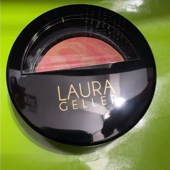 Laura Geller Marbleized Blush in Coral Cove - Picture 2 of 3